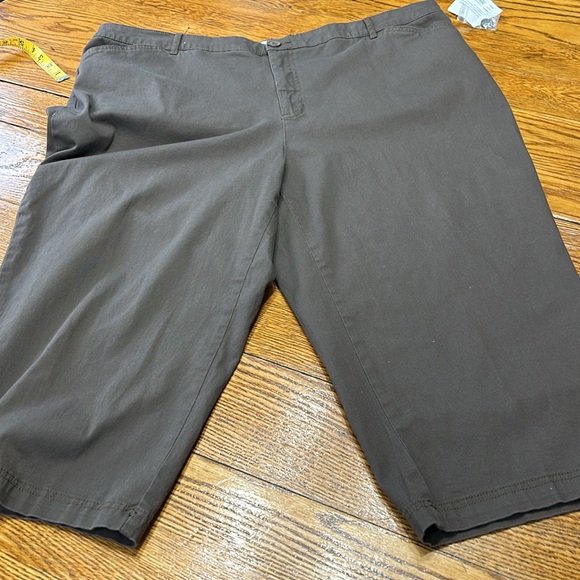 Croft & Barrow brown capris. Fabric is cotton and spandex. Size 20W. - Picture 2 of 12